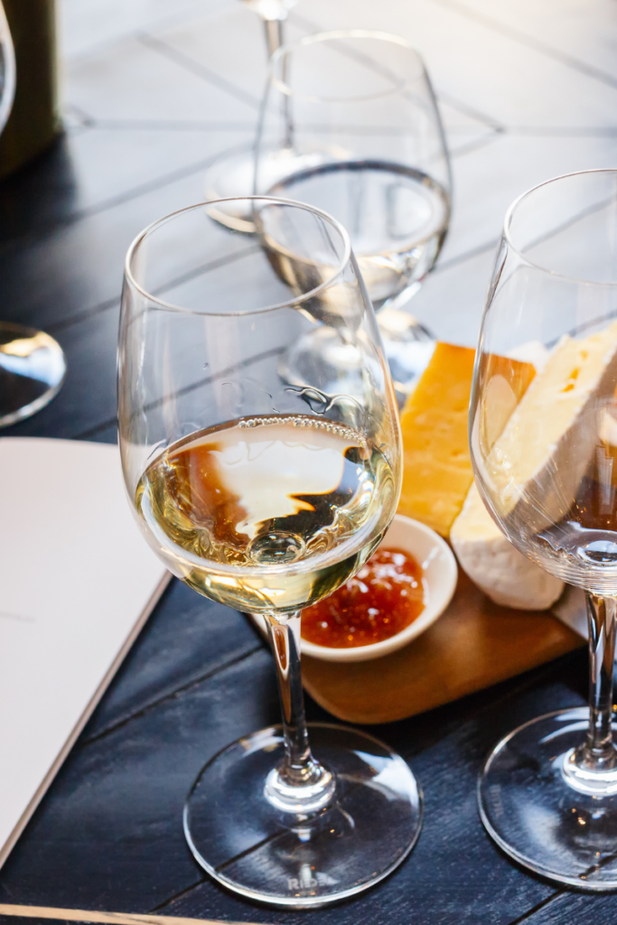 white wine and cheese pairing